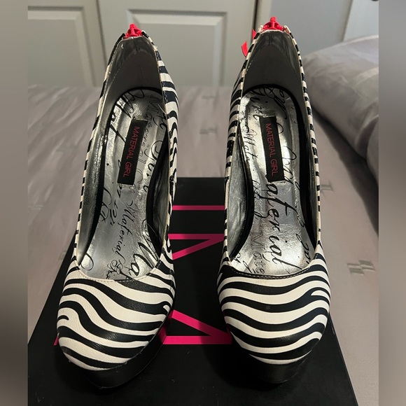Material Girl White Zebra Print Marcel Platform Pumps Sz 7 with box - Picture 2 of 4